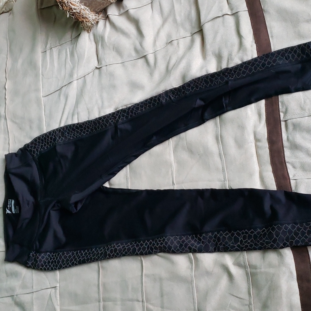 Old Navy Active XS dragon mermaid scale black leggings reflective